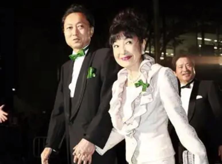 鸠山由纪夫日本最有良知的首相,日本前首相鸠山由纪夫下跪视频