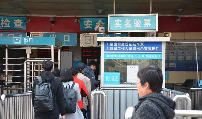 丢*身失**份证也能畅通无阻！火车站临时制证全攻略