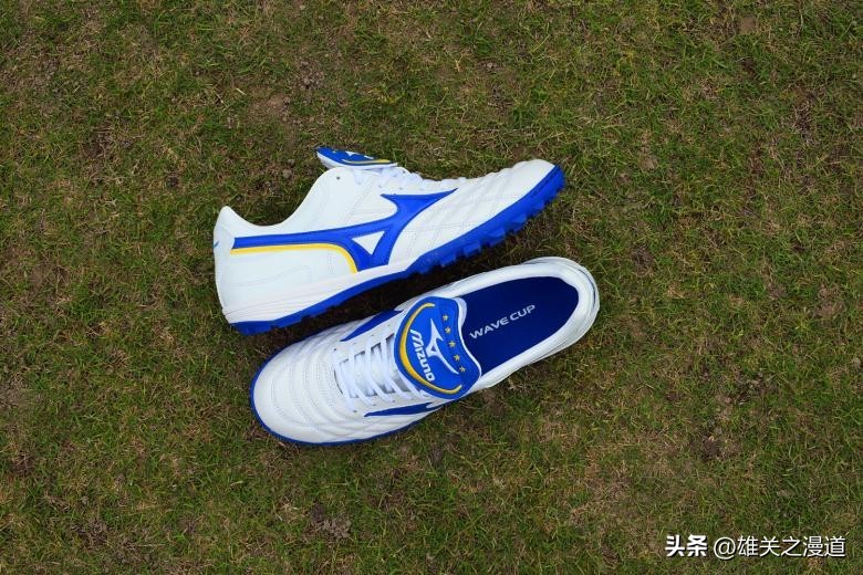 美津浓宽脚碎钉足球鞋推荐,足球鞋推荐中场宽脚美津浓