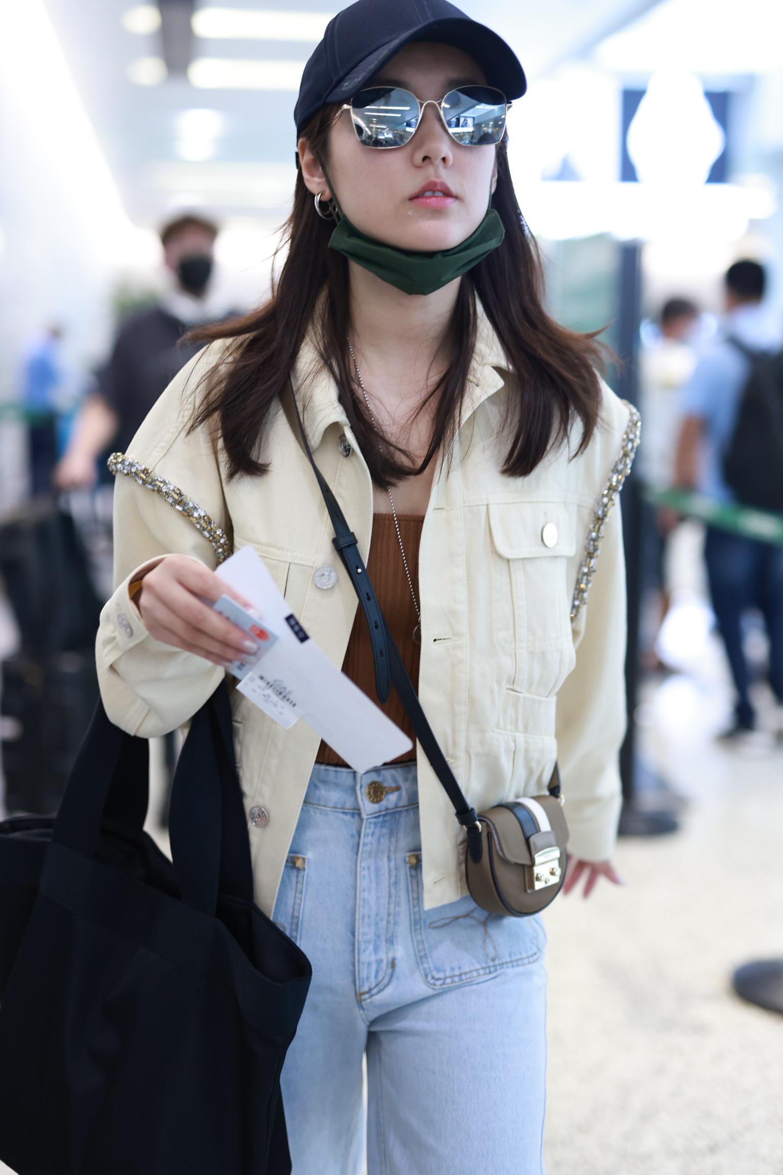 钱泳辰和吕一合体出席活动,吕一钱泳辰情侣装