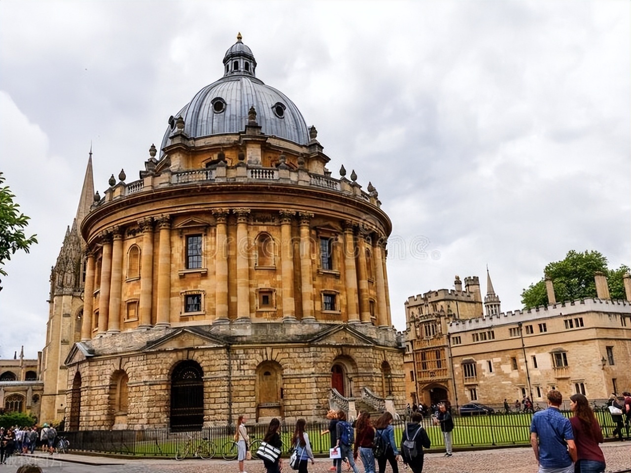 海湾百货公司：曾经拥有比2个印度大的土地，现在是知名百货公司