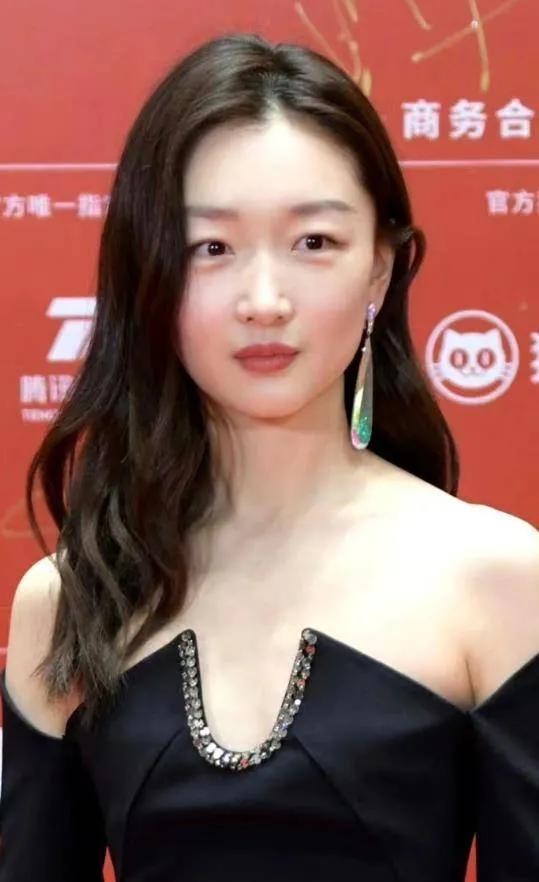 周冬雨刘昊然新片为何突然撤档,周冬雨澄清与刘昊然的关系