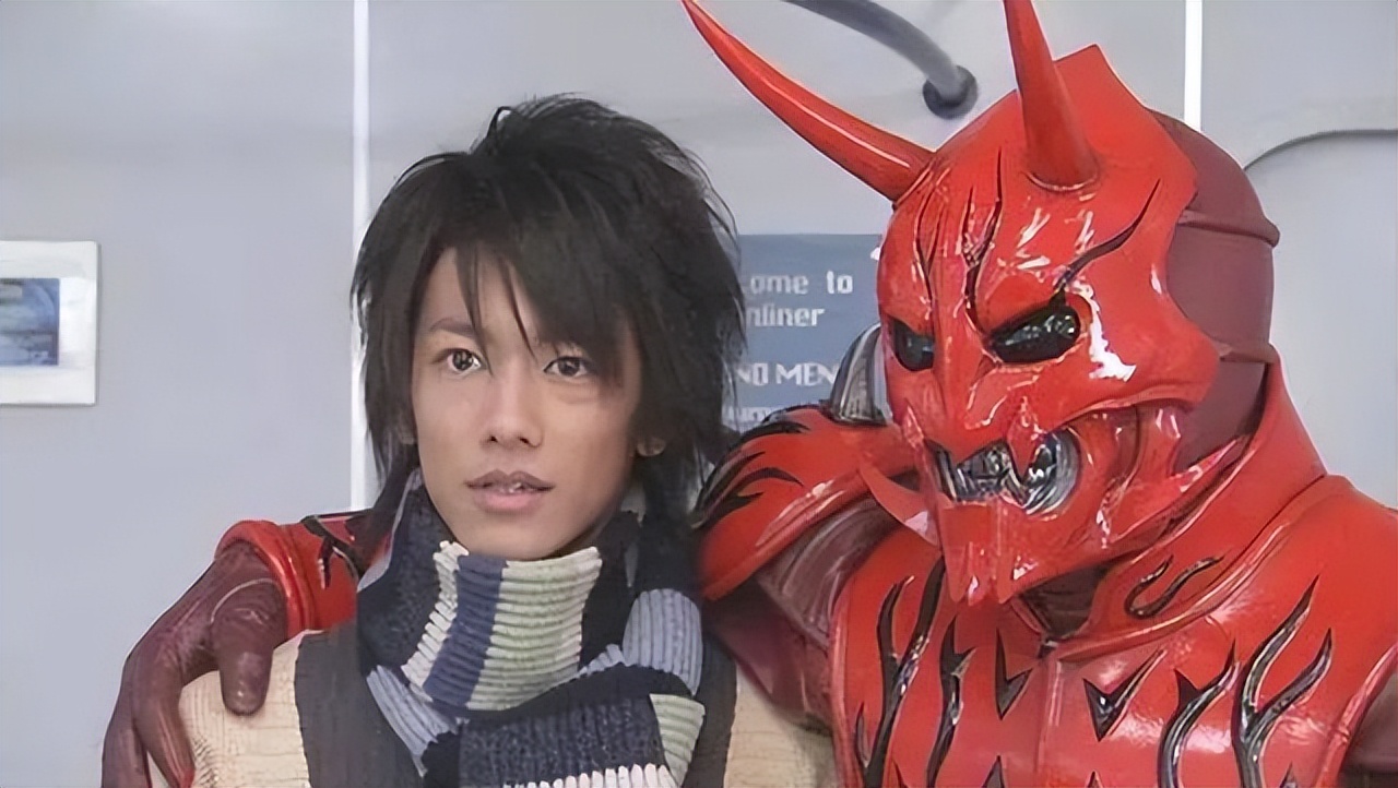 佐藤健firstlove颜值,firstlove佐藤健剧照