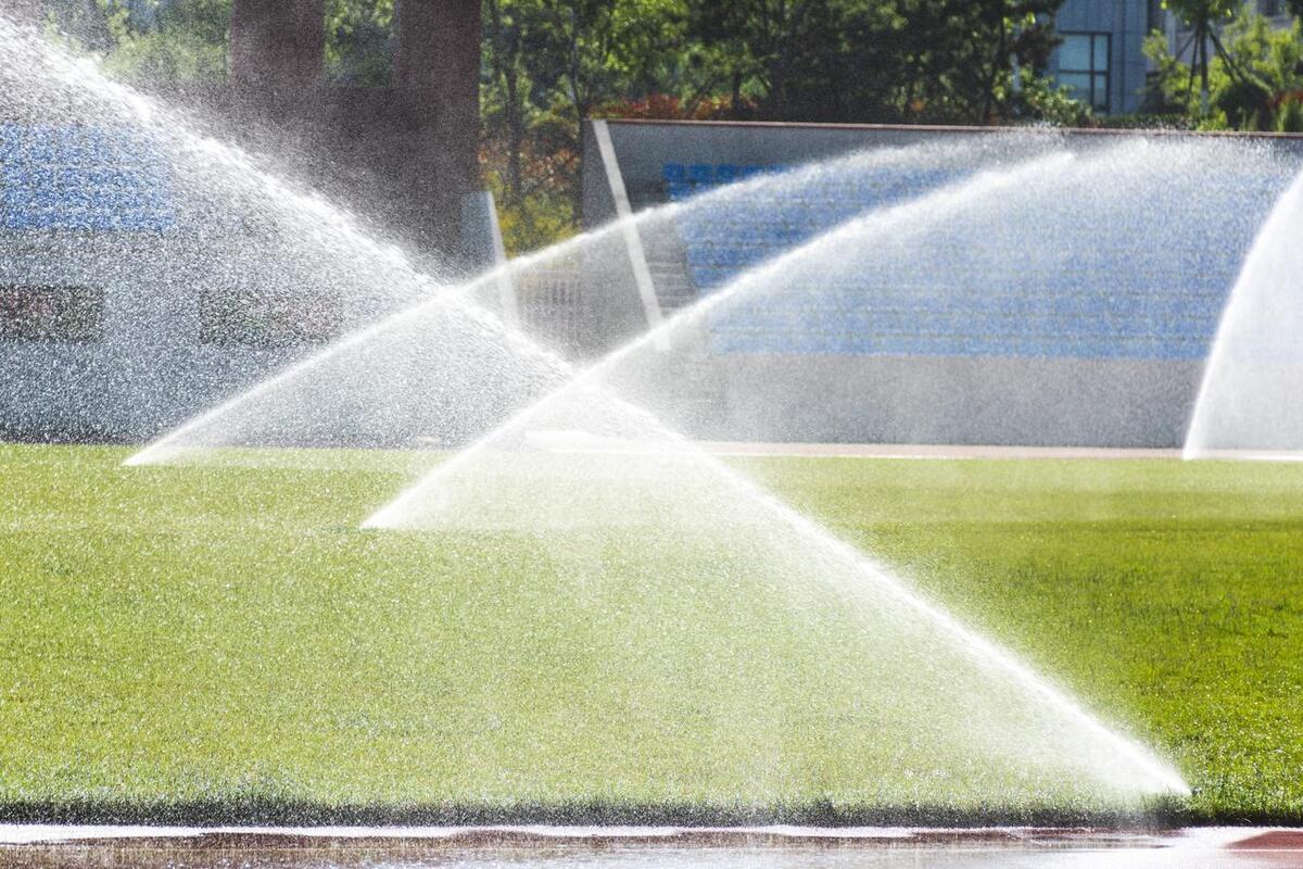 人造草坪会褪色吗,人造草坪隔热吗