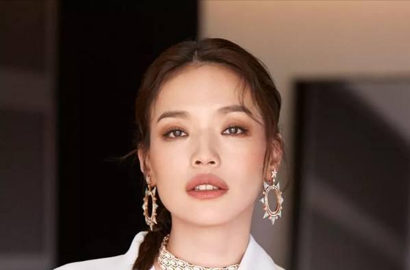 比香肠嘴更拉垮的是“月亮唇”，苦相刻薄心机感，快看你身边有无