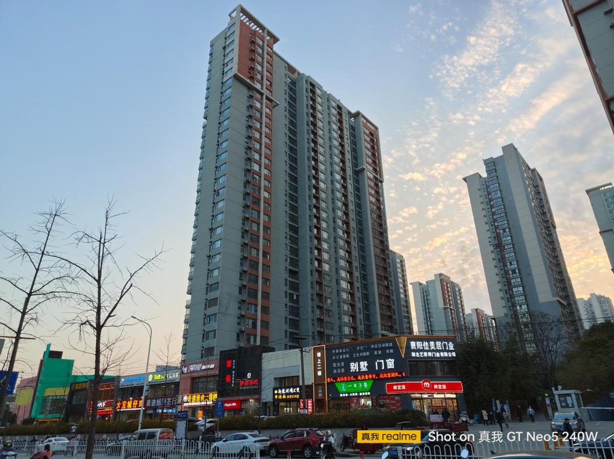 真我gtneo5官宣首发240w快充,真我gtneo5200w和240w充电测评