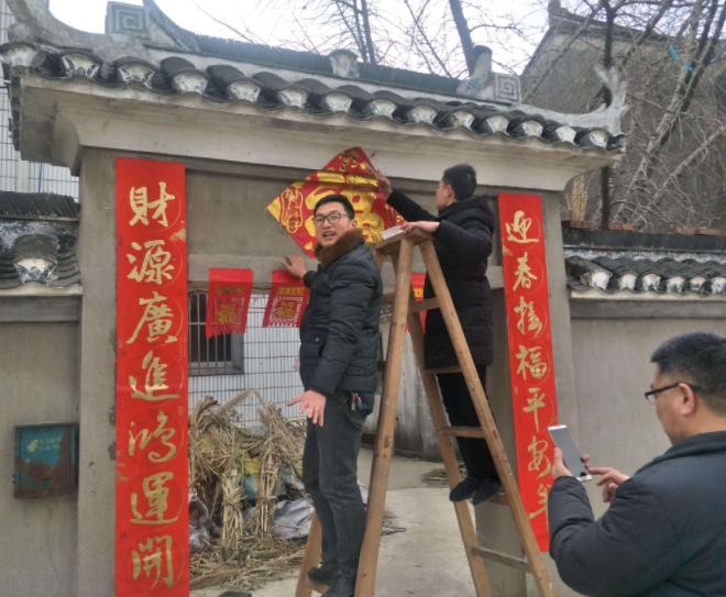 腊月二十九，开心过除夕，家家户户贴对联，3个讲究不妨一看