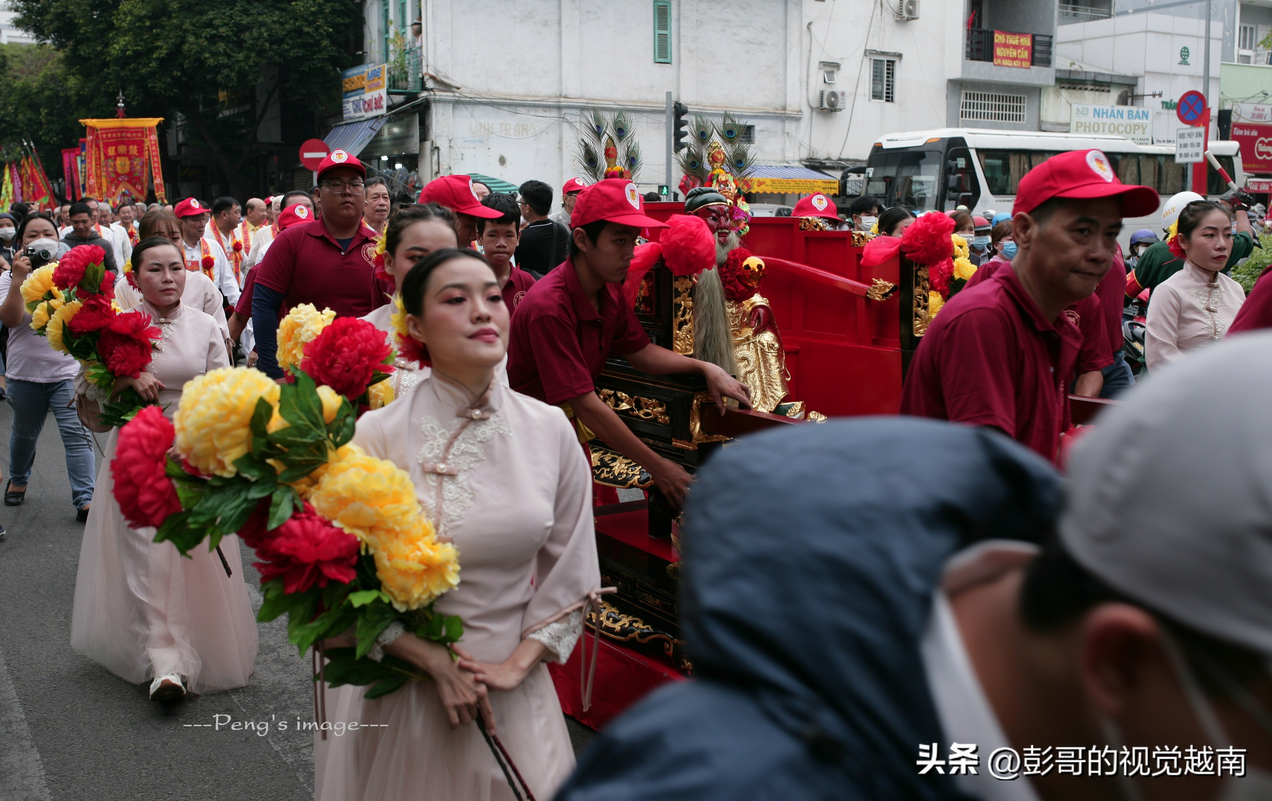 越南西貢華人的【恭請關聖帝君聖駕出遊】活動。