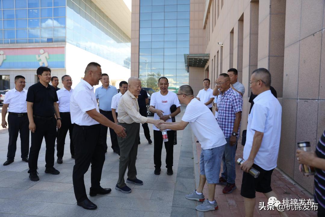 爱心企业捐资助学情暖困难学生,爱心企业心系贫困户送温暖