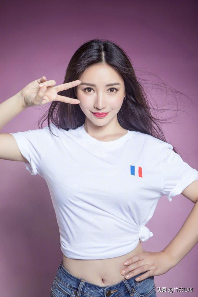 柳岩世界杯足球宝贝,柳岩变身足球宝贝