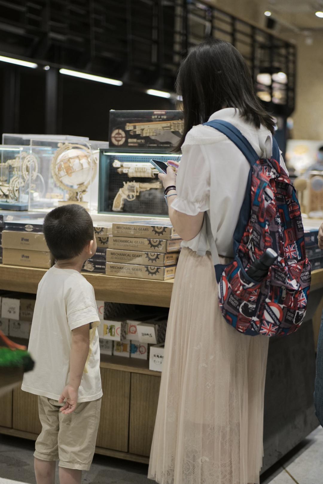 偷听小郡主心声,偷听情报被发现