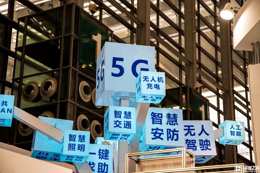 深圳人花式加班：酒吧里做方案、旅行时码PPT、除夕夜写报告……