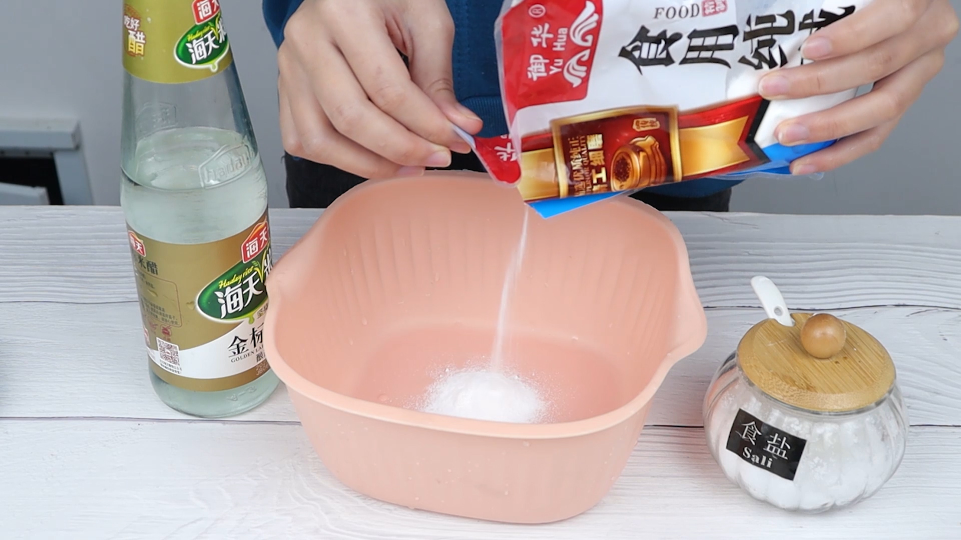 毛巾用久了又黄又硬怎么冼,毛巾用久了又滑又黏怎么清洗干净