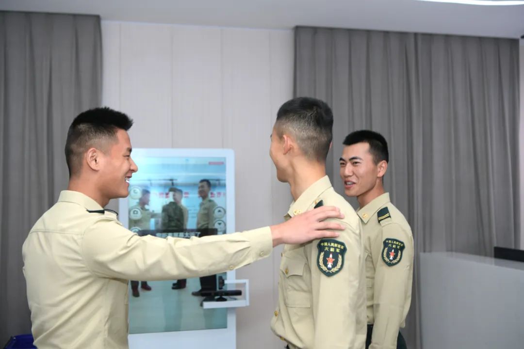 VR试镜、自主选购、即申即领！火箭军某部线下超市，多款被装“一站式”购齐！