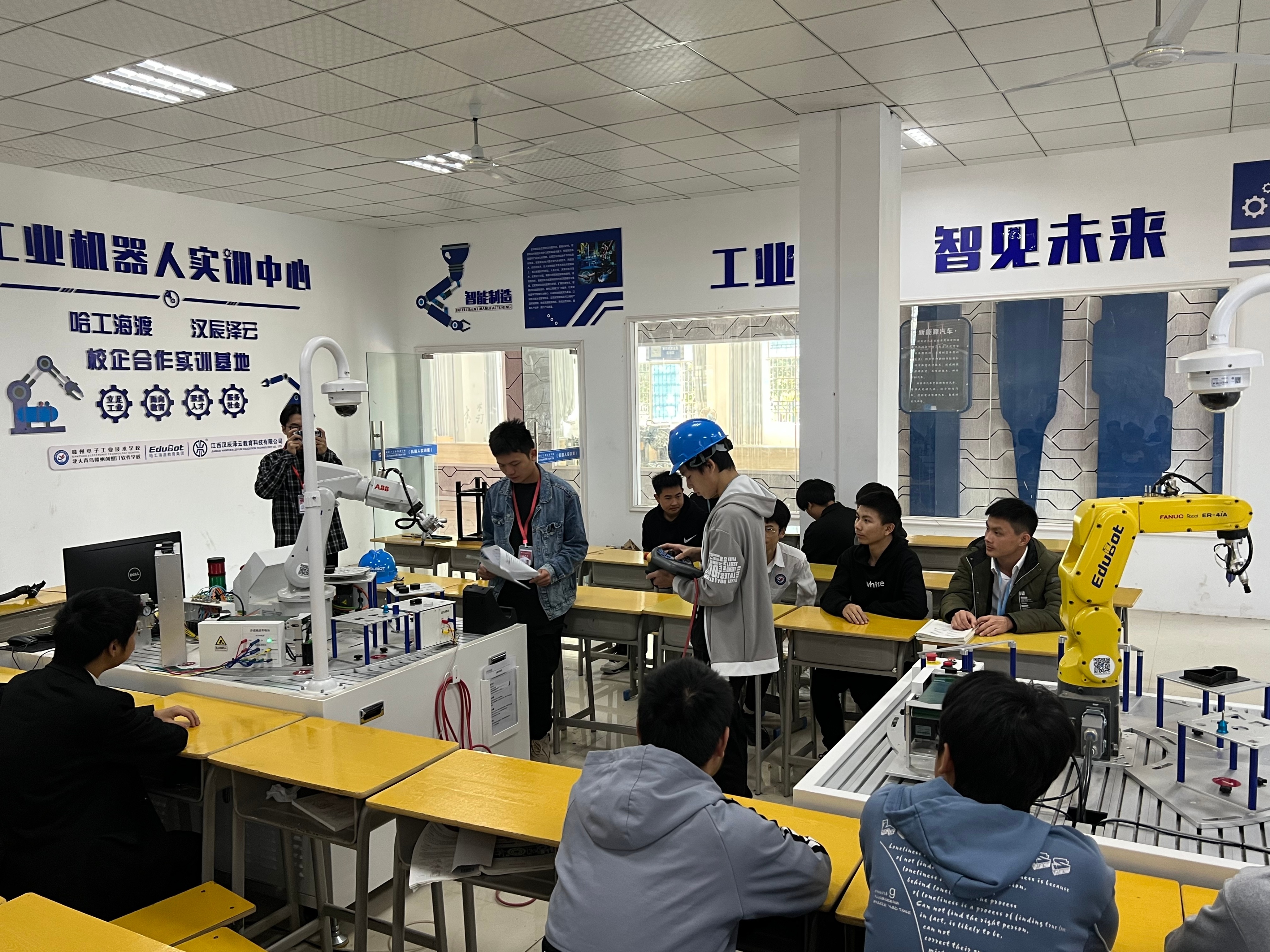 北大青鸟科技学费多少钱,重庆北大青鸟学费一览表