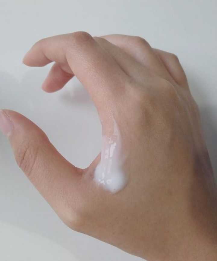 akf水乳和艾遇水乳哪个适合油皮,油皮用溪木源水乳还是943水乳