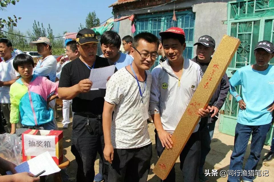 300块钱鱼竿什么最合适,300块钱的鱼竿好不好