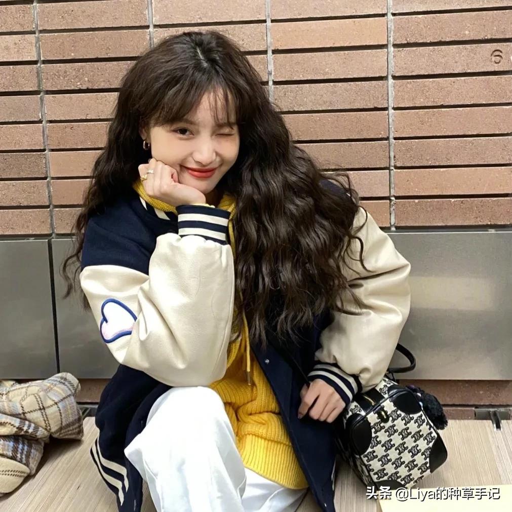 克莱因蓝和什么色搭配高级,35岁穿克莱因蓝好看吗