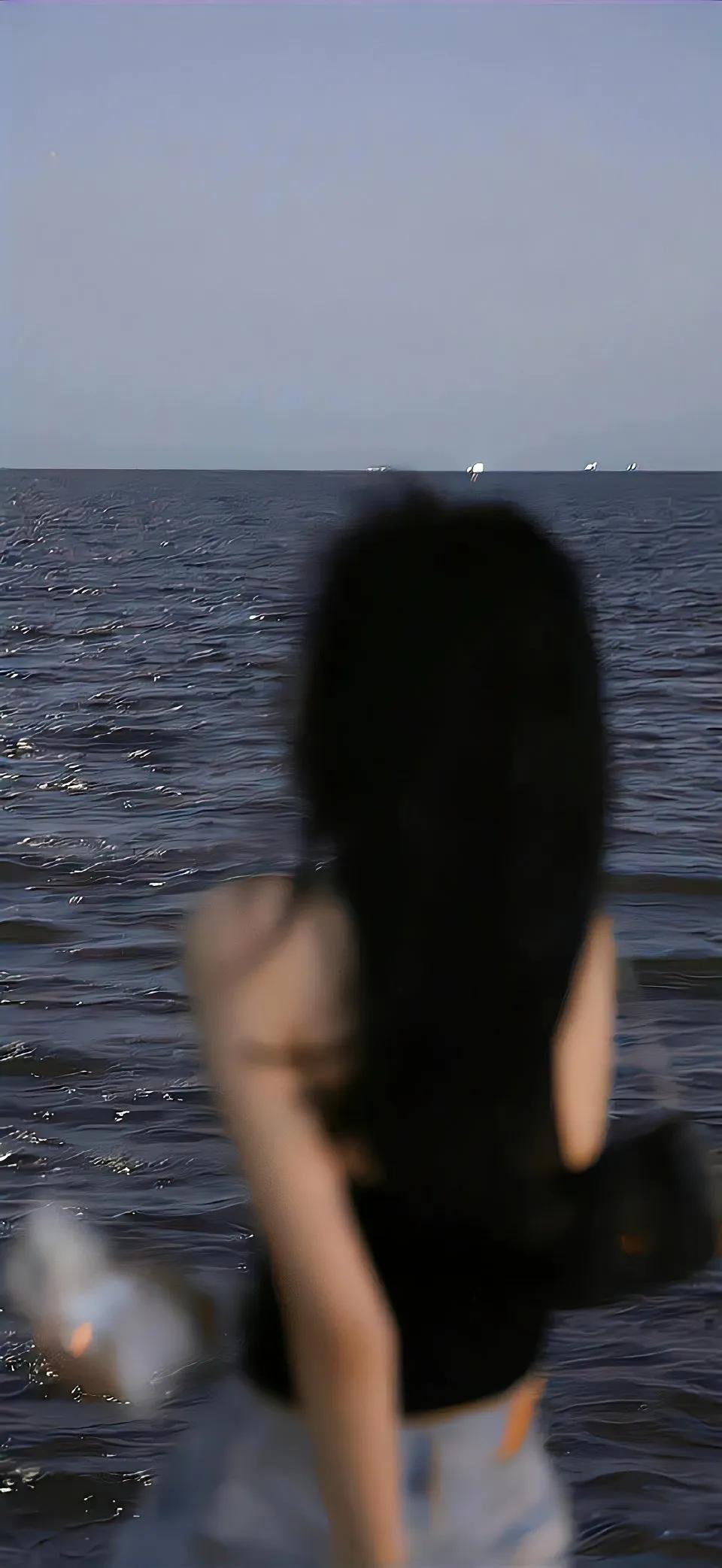 艾弗森背影壁纸高清大图,情侣壁纸ins高级质感海边背影