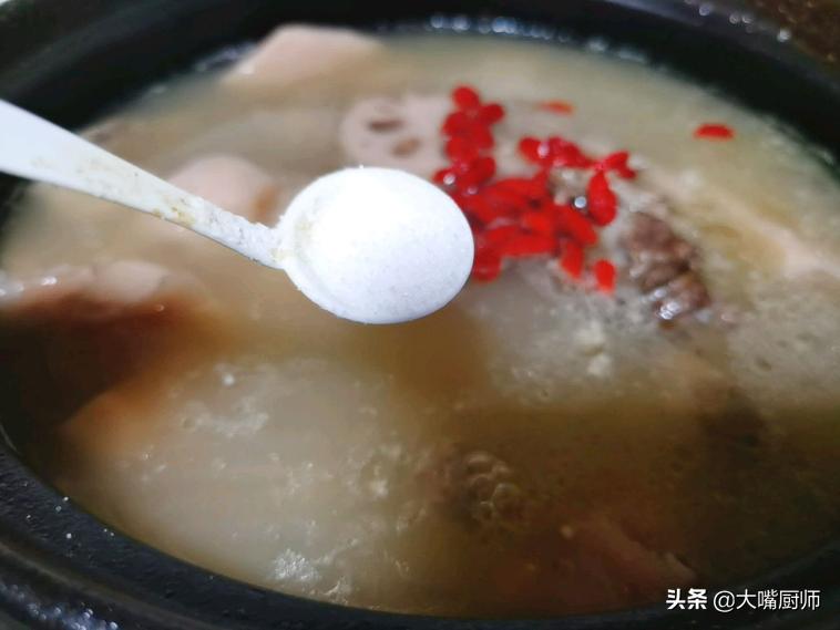 炖排骨肉时记住三不放,炖排骨汤要不要过血水