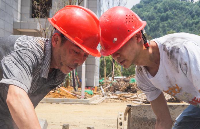 工地上干活的人有多辛苦,在工地上班的辛酸只有自己知道