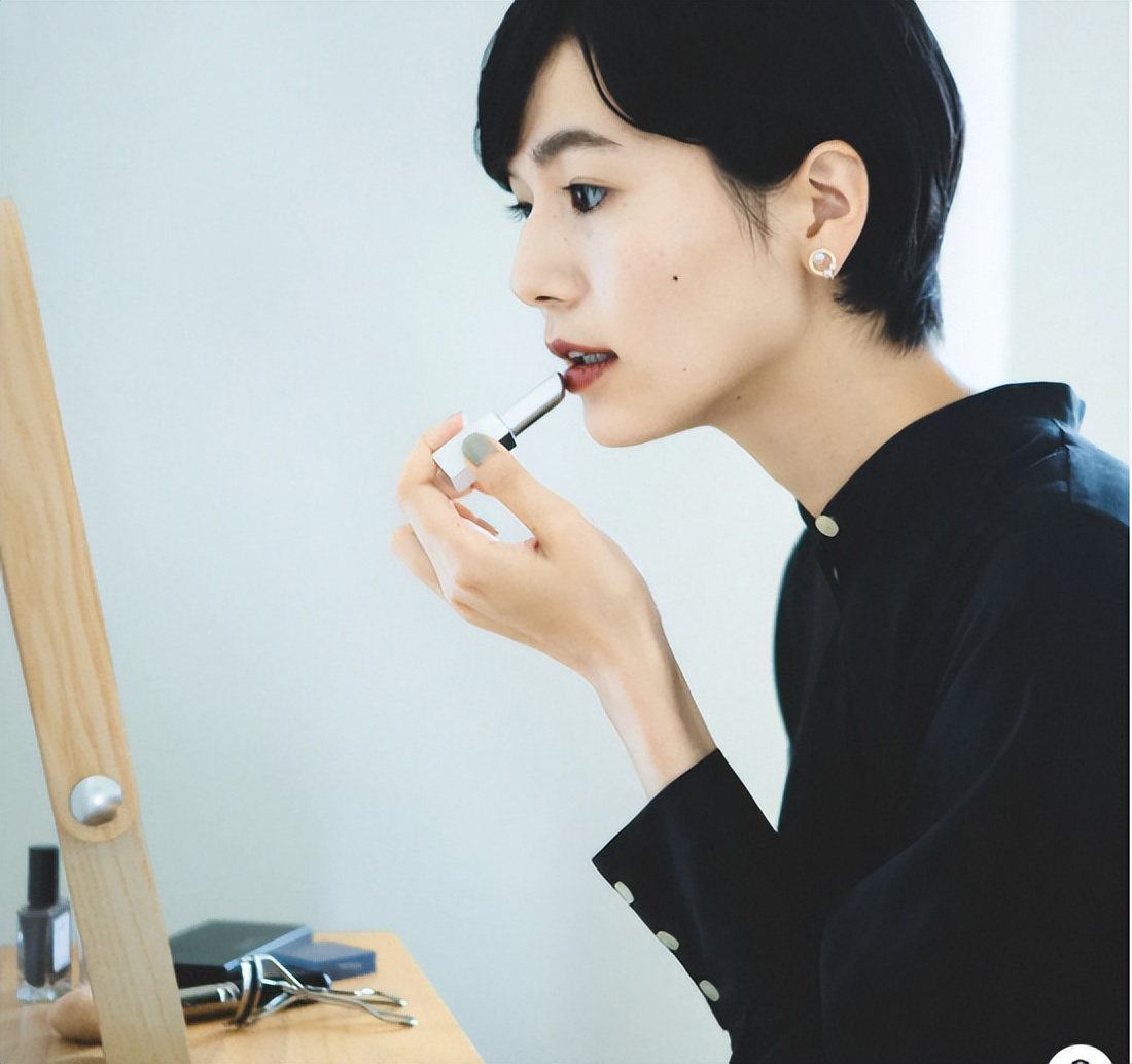 化妆教程日常妆20-25岁,新手化妆教程日常妆超详细