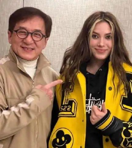 谷爱凌穿冠军跑鞋,谷爱凌穿运动服视频