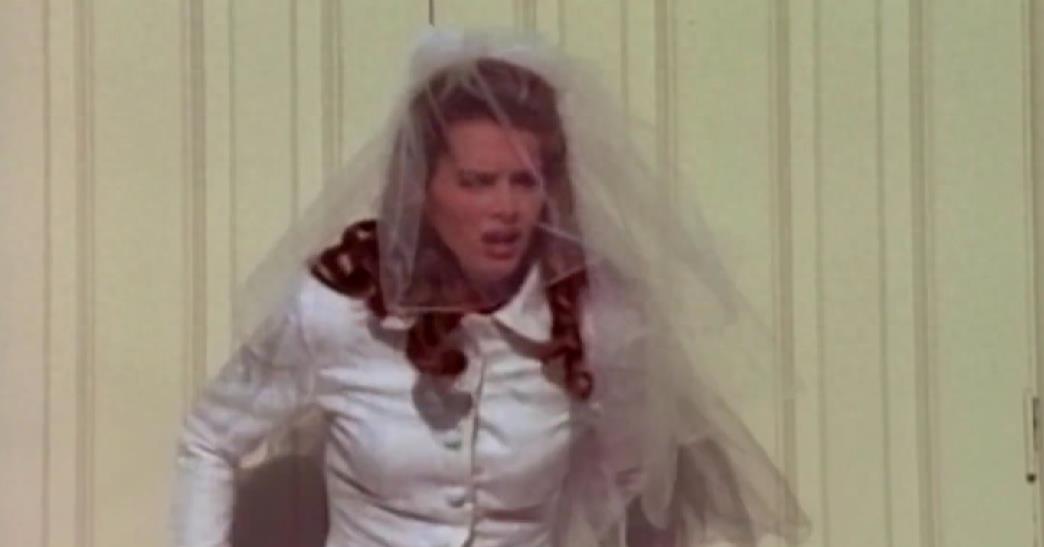 10岁全裸出镜，20岁声称自己仍是处女，“美国舒淇”的裸照风波