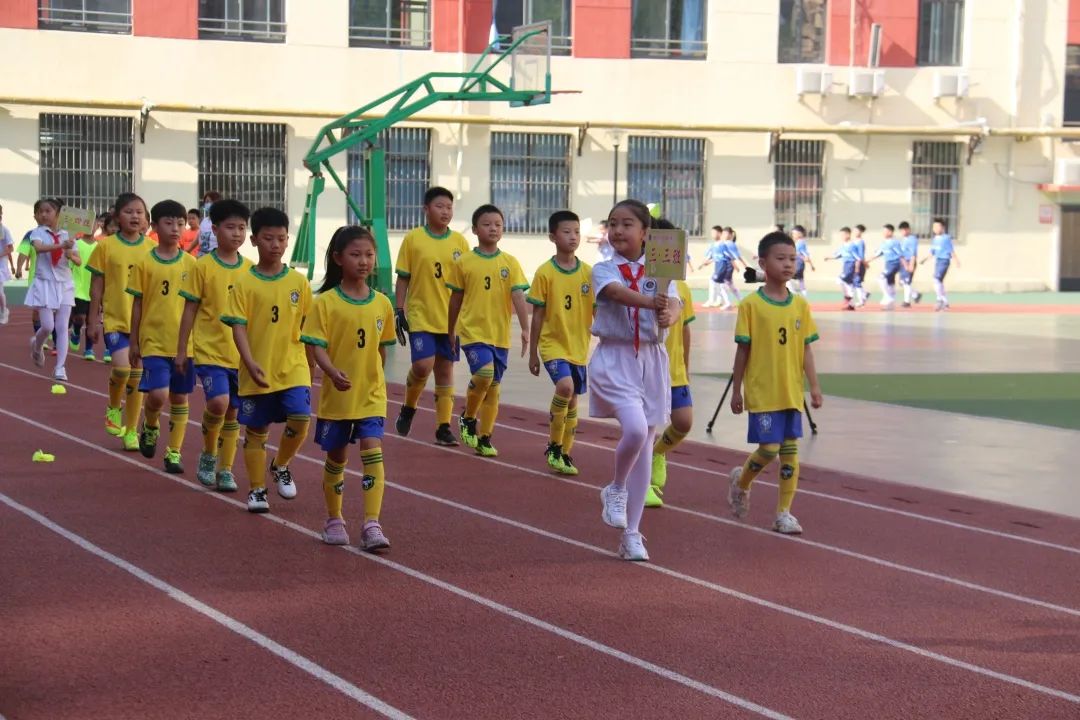 奔跑吧少年校园足球联赛,奔跑吧少年曙光小学足球比赛