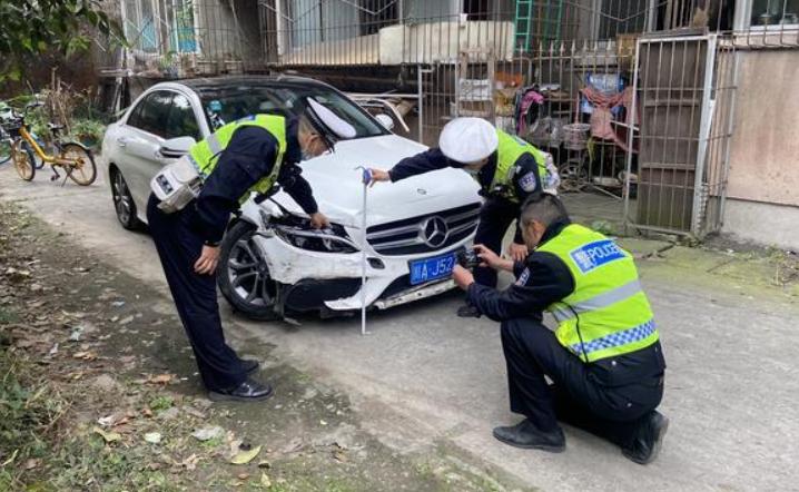 2014广西男子驾车肇事逃逸,广西肇事车撞人逃逸