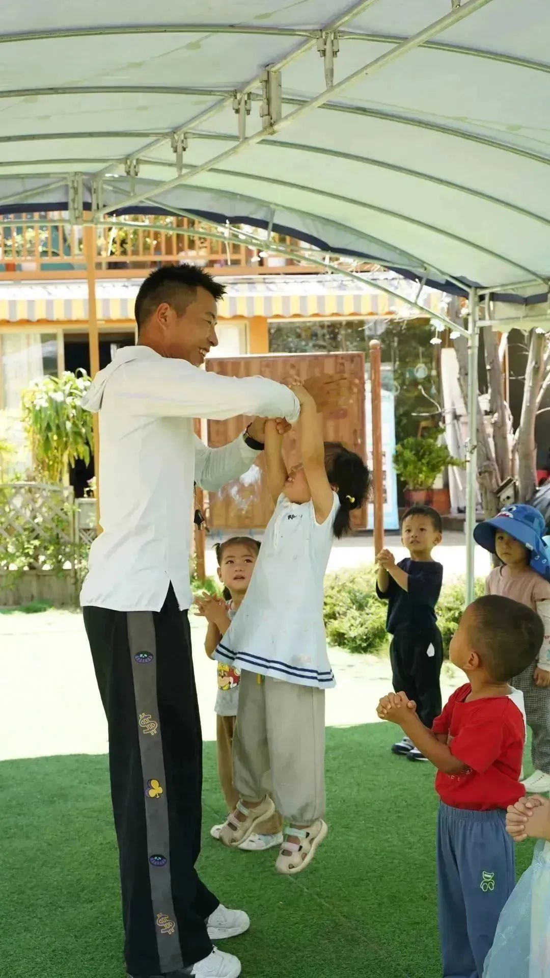 孩子上全托班的最佳年龄,幼儿刚上托班适合上什么课程