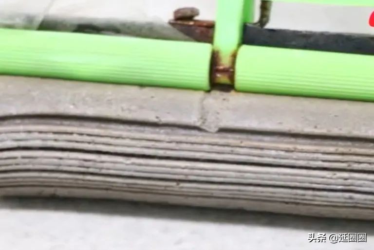 清洗又脏又硬的海绵拖把,海绵拖把脏了黑了怎么清洗