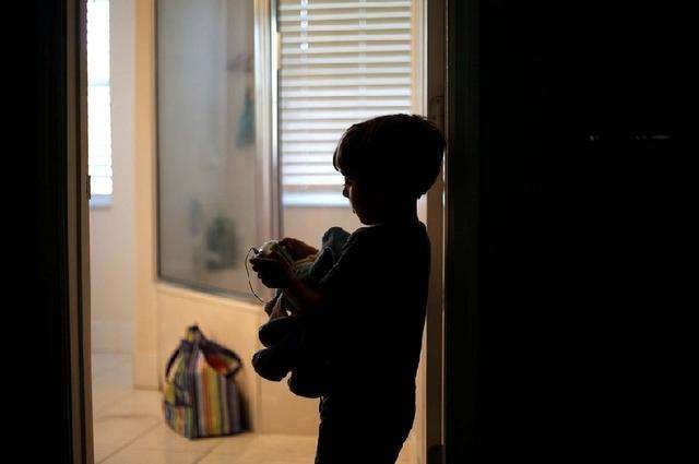 同卵双胞胎患自闭症的概率高吗,同卵三胞胎女儿都患自闭症