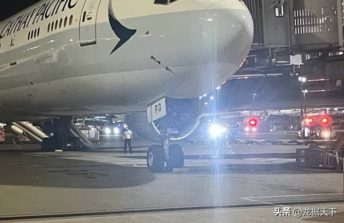 国泰航空780航班事故空地对话记录,国泰波音787客机香港起飞