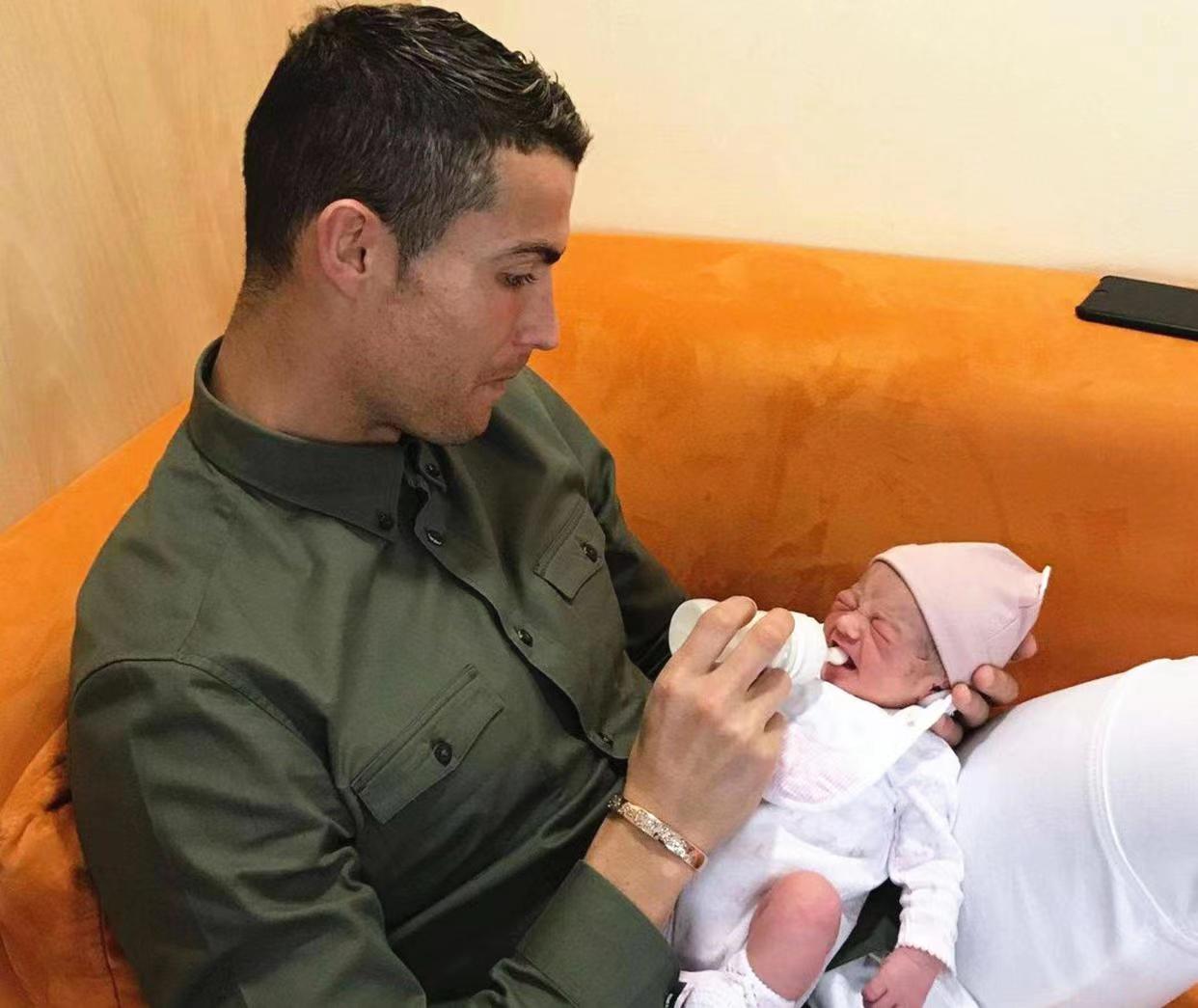 c罗乔治娜四个孩子的视频,c罗乔治娜第五个孩子