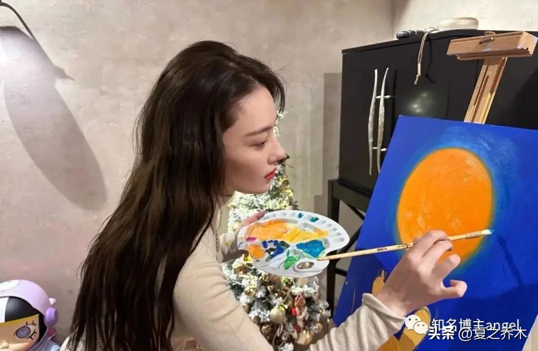 张馨予黑色紧身衣搭配,张馨予露腰照片