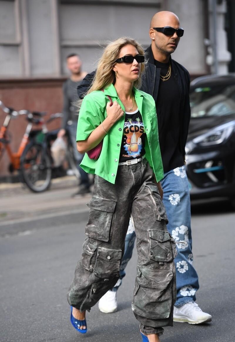 卡通t恤宽松简单,卡通图案很火的t恤