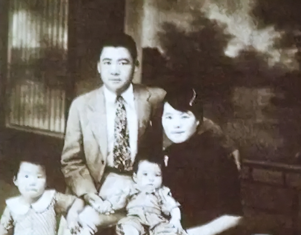 白公馆的真实历史,重庆渣滓洞白公馆五星红旗