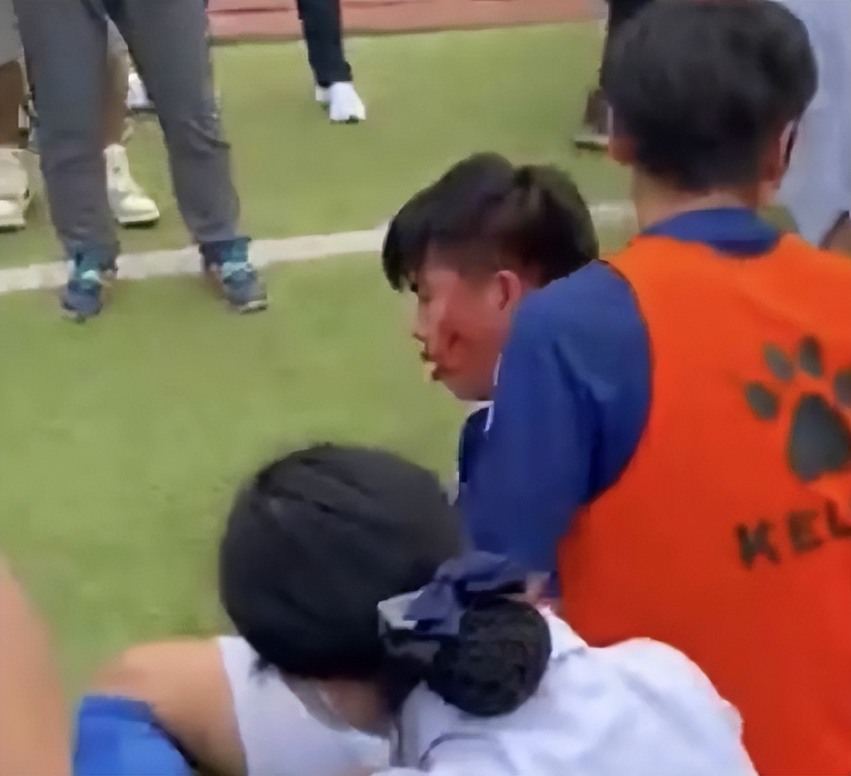 这就是未来搞笑视频,国足的那些骚操作笑死了