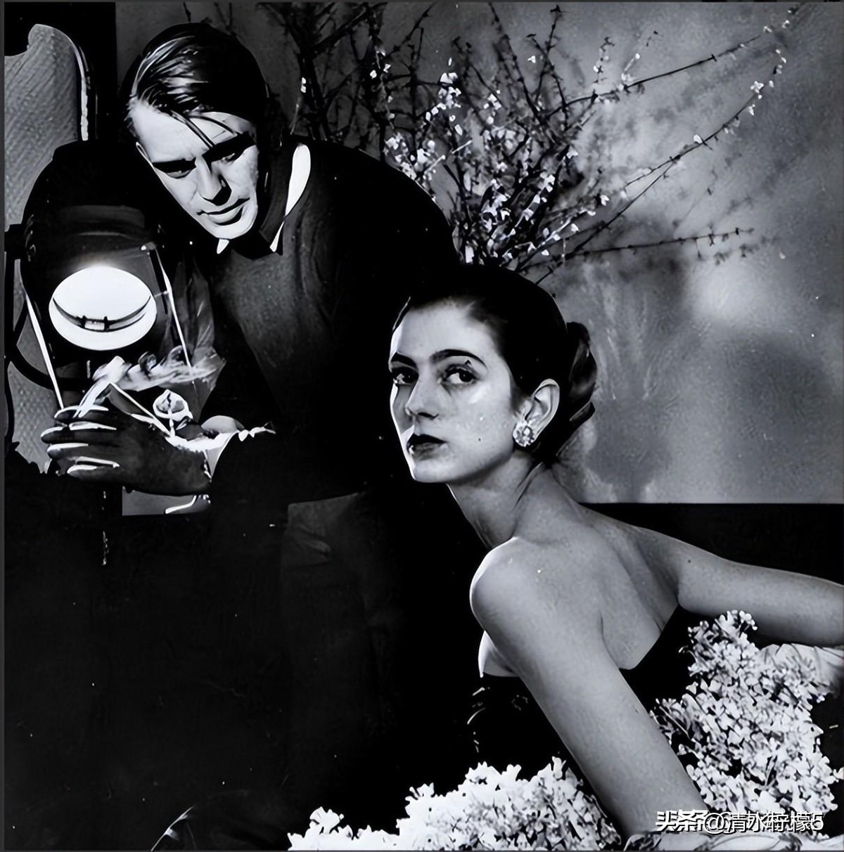 黄日华踢球发怒场面,黄日华回应球场踢人似梦迷离