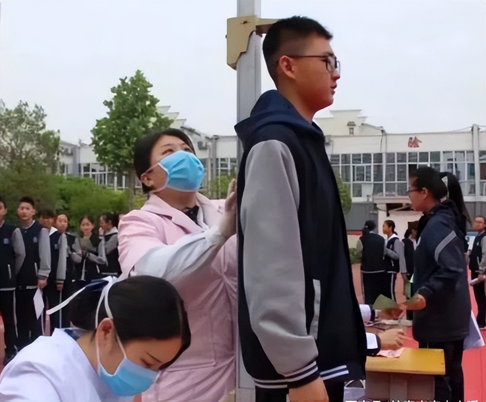 初中1米7还能长高吗,初中才1米四怎么长高