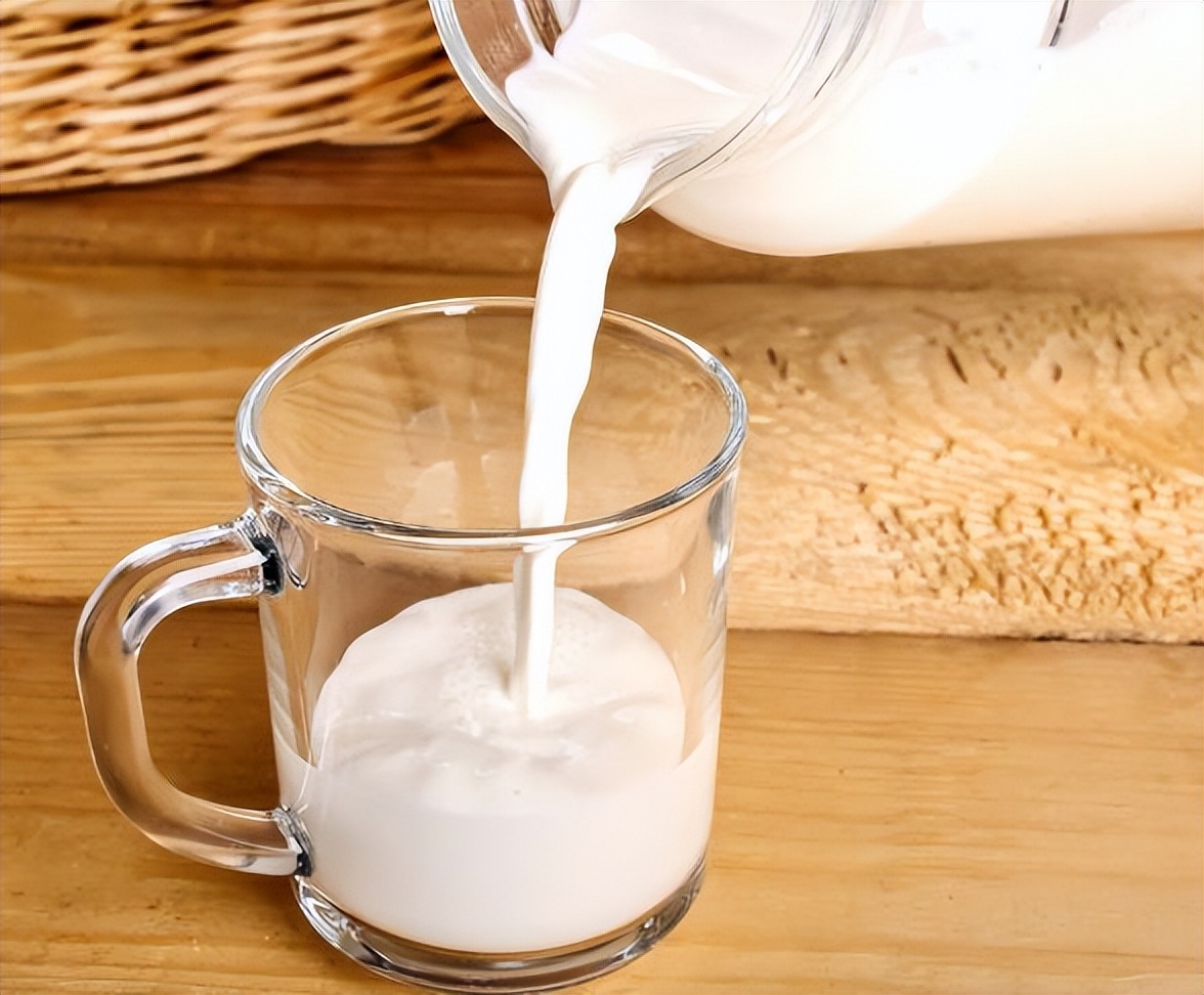 老人喝牛奶与不喝牛奶的区别,喝牛奶与不喝牛奶老人有什么区别