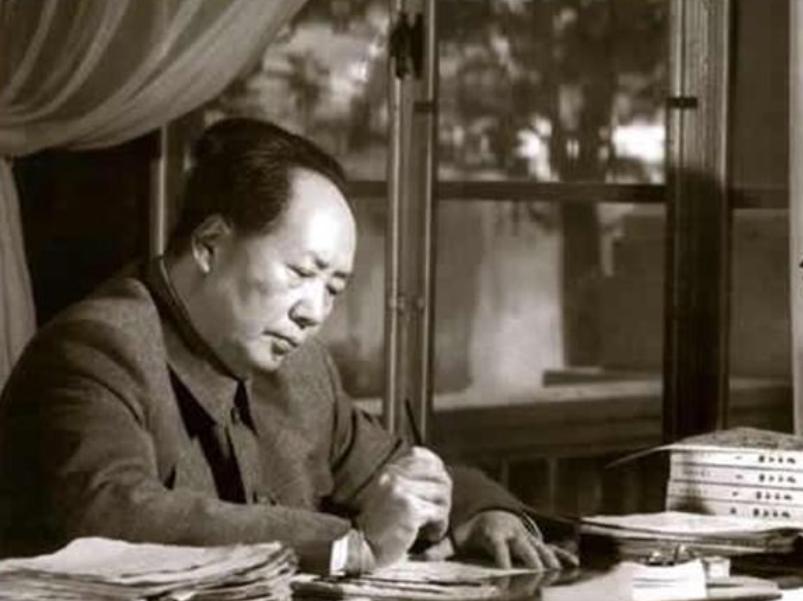 1964年，一妇女主动接近主席遭警卫阻拦，周总理连忙制止