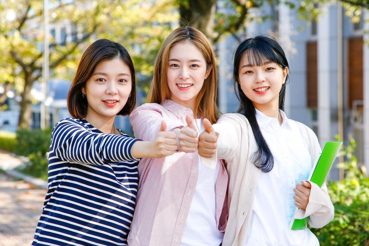 朋友关系最重要的就是坦诚,朋友之间最主要的就是相互坦诚