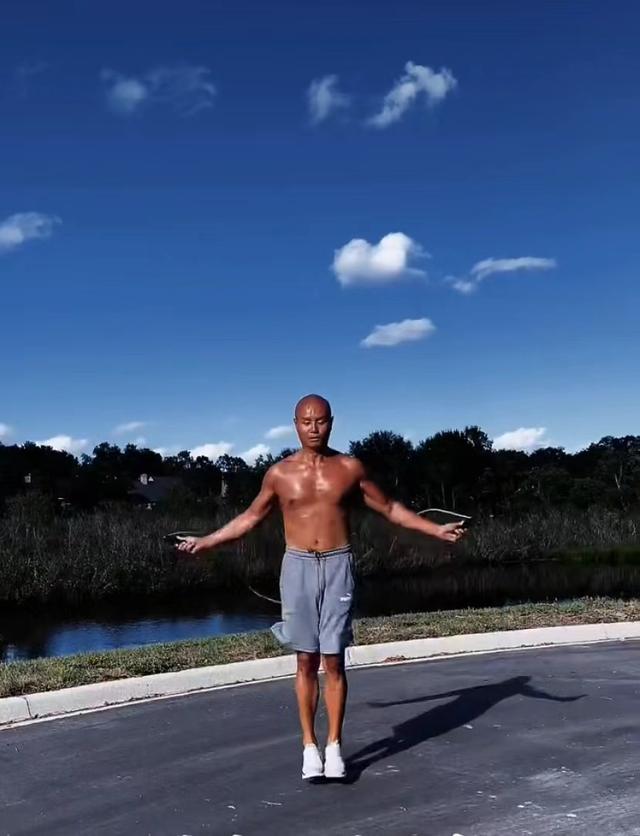 乐嘉发飙事件完整,乐嘉带女徒步引争议