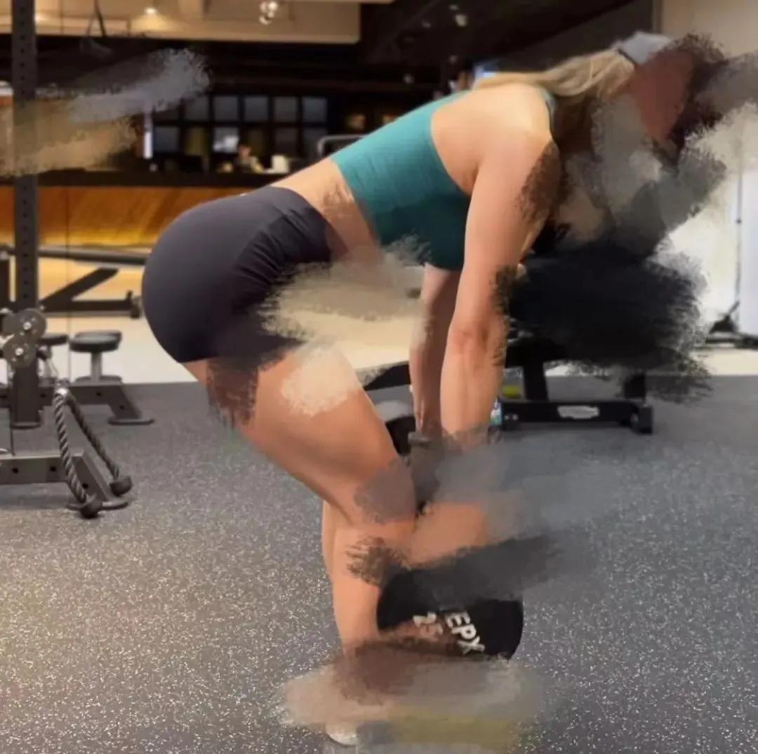 老婆疑似暴露癖？床上视频传外网？