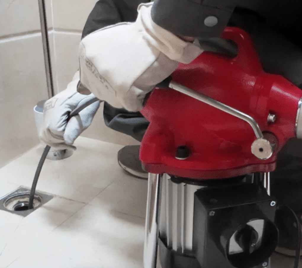 家里下水管道疏通妙招,下水道疏通神器轻松疏通管道堵塞