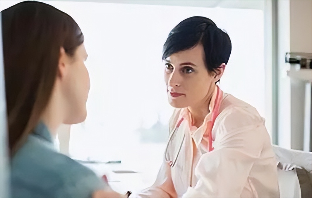 公布女性“糟蹋”乳房的行为，烟酒未上榜，劝告：能不做就不做