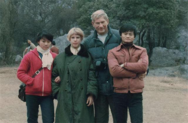 35年前资助马云的父子,马云后来怎么报恩的