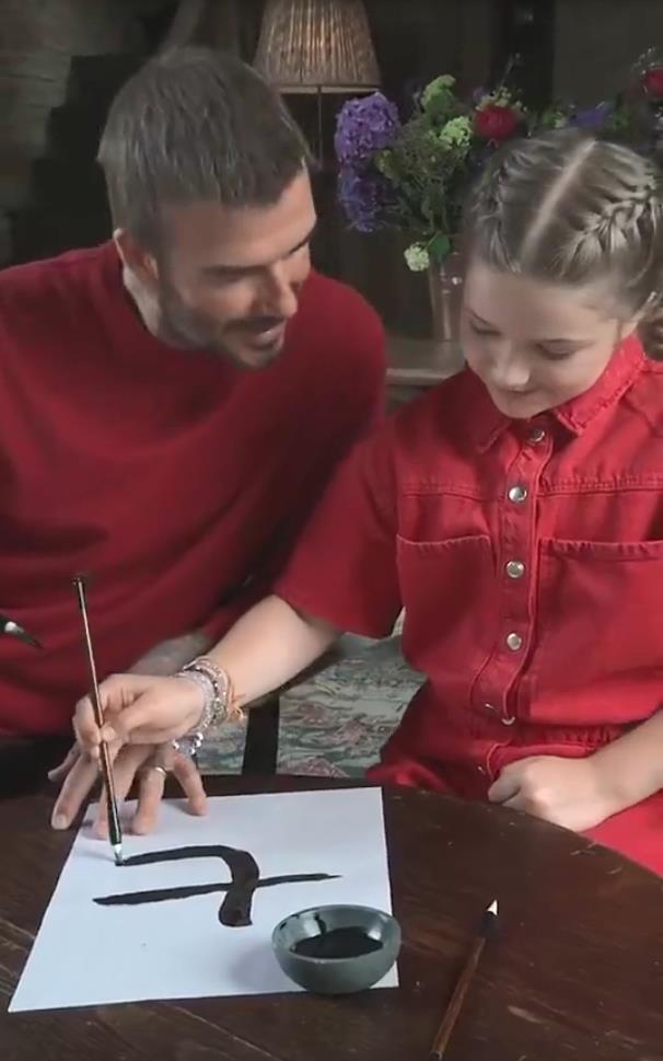 11岁小七近照曝光,贝克汉姆和超萌小七图片